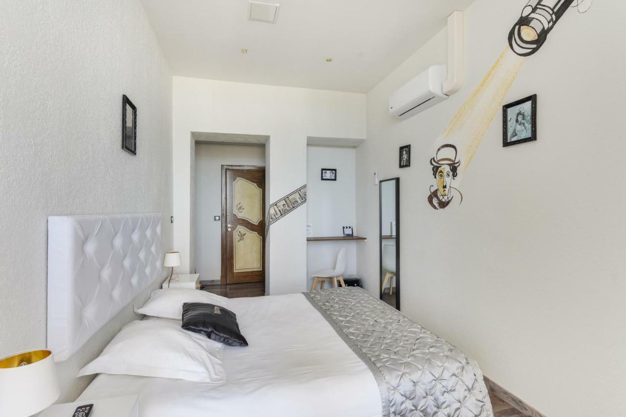 Le Marina B Hotel La Ciotat Exterior photo